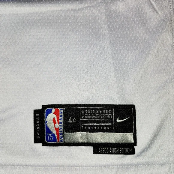 Chicago Bulls Michael Jordan Jersey - Picture 2 of 4